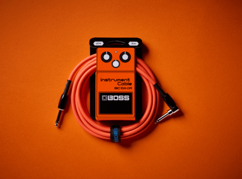 BOSS BIC-10A-OR | Cabo para Instrumento P10 x P10 em L de 3 Metros na Cor Laranja