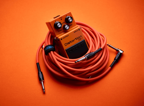 BOSS BIC-10A-OR | Cabo para Instrumento P10 x P10 em L de 3 Metros na Cor Laranja